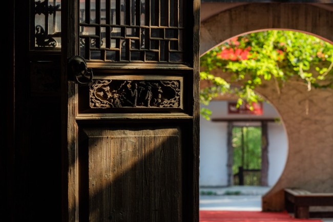 推开一扇扇门，找寻中国人的生活美学与生命滋味