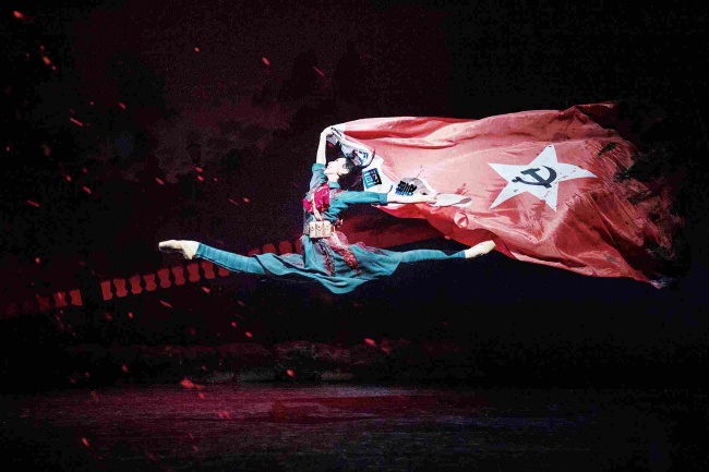 大型原创芭蕾舞剧《旗帜》 舞剧中的“广州起义”