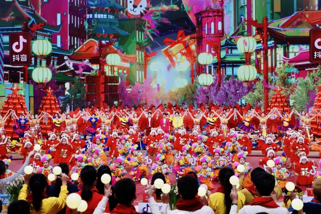 2022北京台春晚，时代少年团、蔡徐坤带来歌舞表演