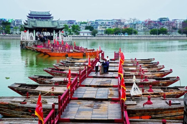 图为湘子桥于“十八梭船”局部特写。（摄影/吴卫平，图自《中国国家地理》2012年5月）