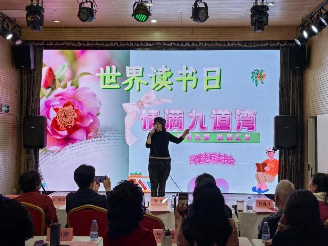 以诗为舟赴春光 芳华朗读传薪火——东谈主民好意思术文化园举办五四后生节诗诵会暨新一期常人书IP活动