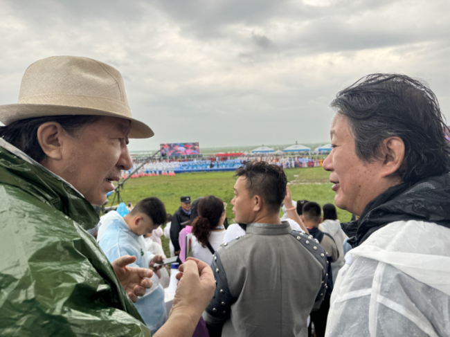 “走遍中国”写生行动:风雨无阻,共赴那达慕盛会之约