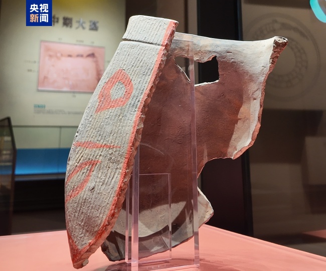 比甲骨文早800年 这个扁壶留下了4000年前的文字密码