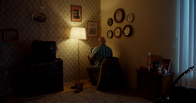 物资的侧写：顾韫影视好意思术中的空间修辞