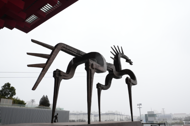 天地精神 东谈主间雕琢 ——曾成钢谈“天地间·曾成钢雕琢作品展”