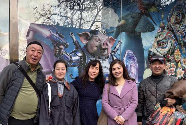 “与AI共生”AIGC艺术作品展在798国际艺术交流中心开幕