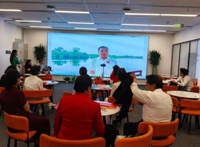 胡松夏诗歌朗诵会在京举行