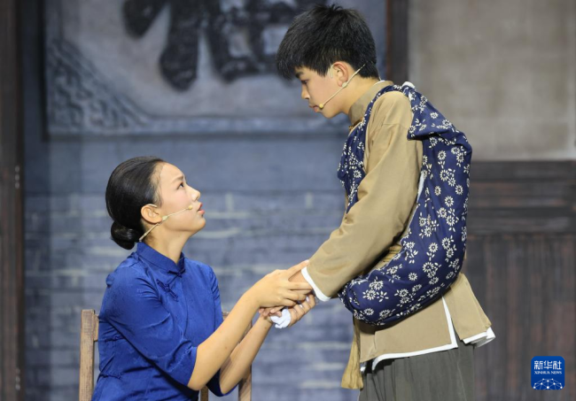 戏剧育人：北京中学生演绎《呐喊》《茶馆》