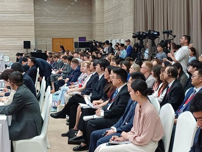 呼吁双语学习人数翻倍至各20万！“中俄友好语言对话会”聚焦复合型人才缺口