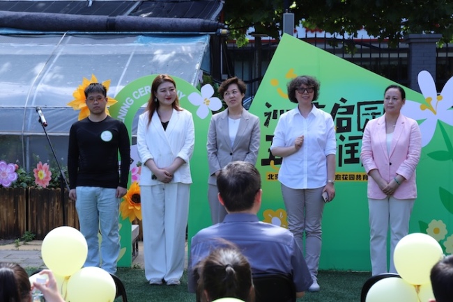沁香润心·五感共育——北京市盲人学校芳香疗愈花园共育课堂正式启幕