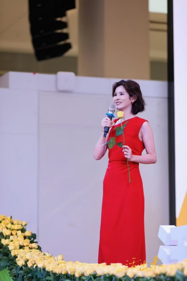 新书《活出来》深圳首发，12位女性觉醒故事引共鸣