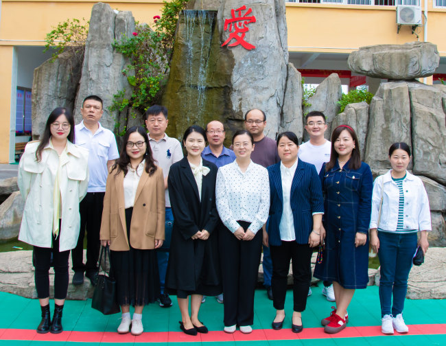 湖畔育桃李 丹心照初心——记遗爱湖学校董事长何意