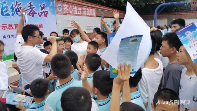 内江椑木镇社区学校开展八五普法主题活动