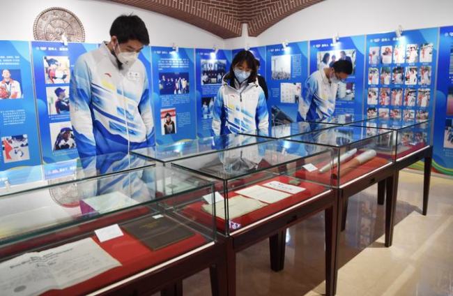 清华大学奥运专题展览开幕，60余件珍贵藏品讲述“奥运情” 