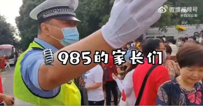 高考考场外，崩溃大哭的爸爸…