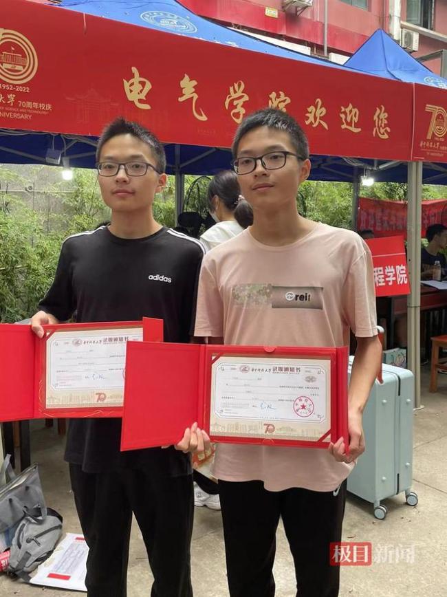 双胞胎兄弟同考639分，同入华中科技大学
