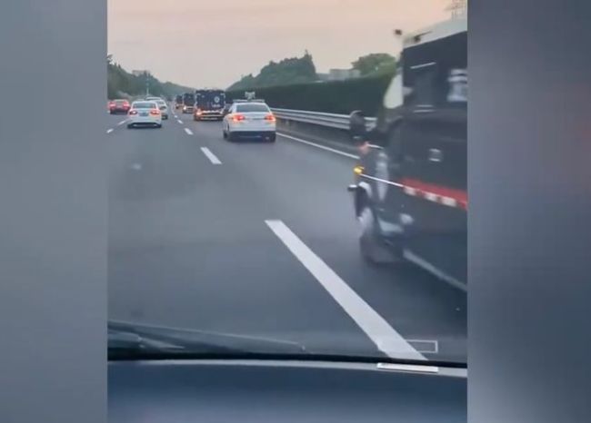 高考试卷“绝密押送”,场面过于震撼