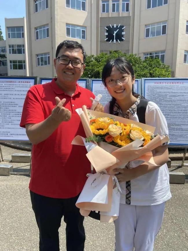 考前摔伤右手，她苦练左手完成高考！ 