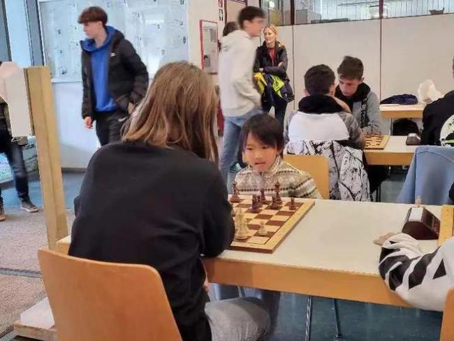 “孩子在瑞士公立学校上学,该‘躺’还是该‘卷’