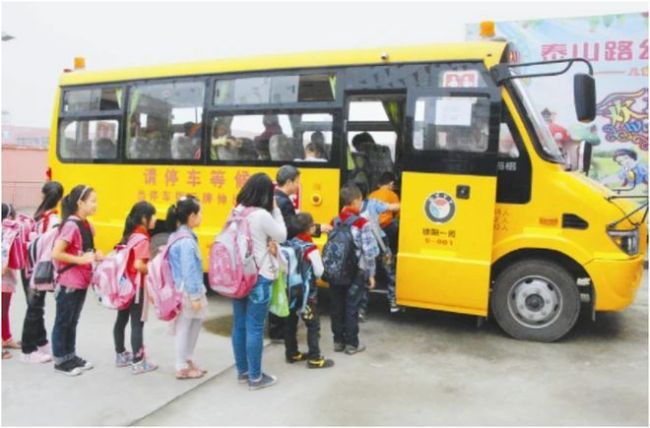 8岁娃没上学在树林睡半天，搞笑背后是心酸