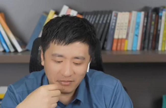 文科都是服务业？张雪峰直播“黑”文科，劝退学生还是恨铁不成钢