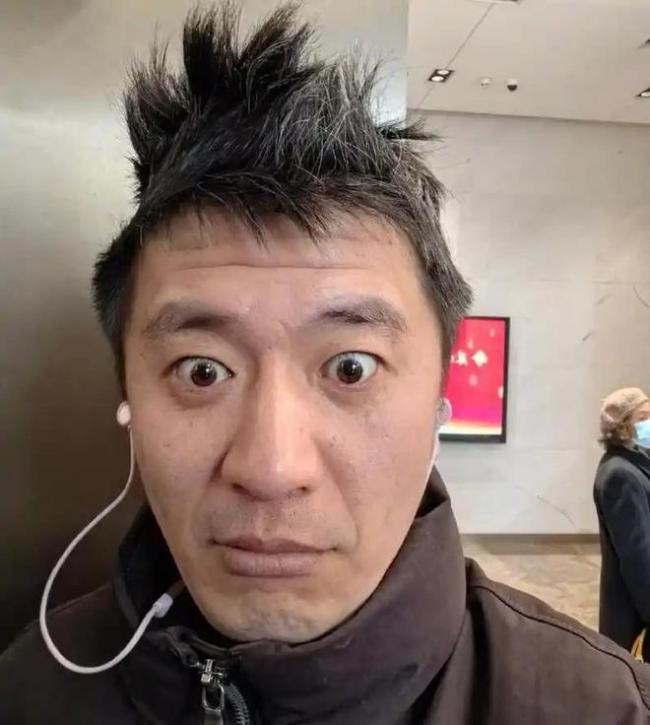 面对考生的咨询,张雪峰也有发飙的时候,看到经过我笑了