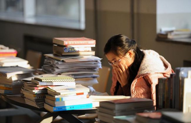 国内升学就业重压下应届毕业生海归都想当董小姐？留学还有用吗？