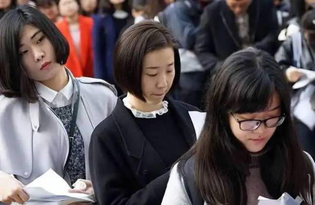 为什么大公司紧盯学历背景？看到选调生和专科生的表现