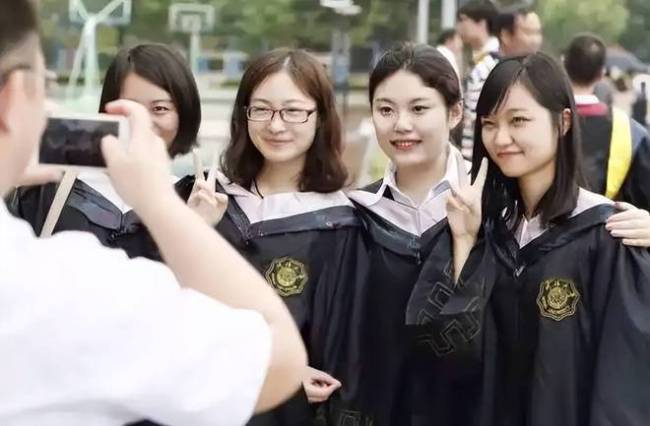 为什么大公司紧盯学历背景？看到选调生和专科生的表现