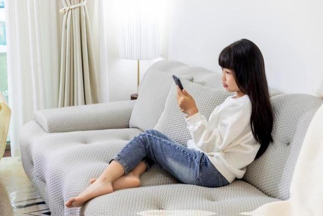 13岁女孩“失联”7天，藏奶奶家玩手机！该打孩子还是怪家长？