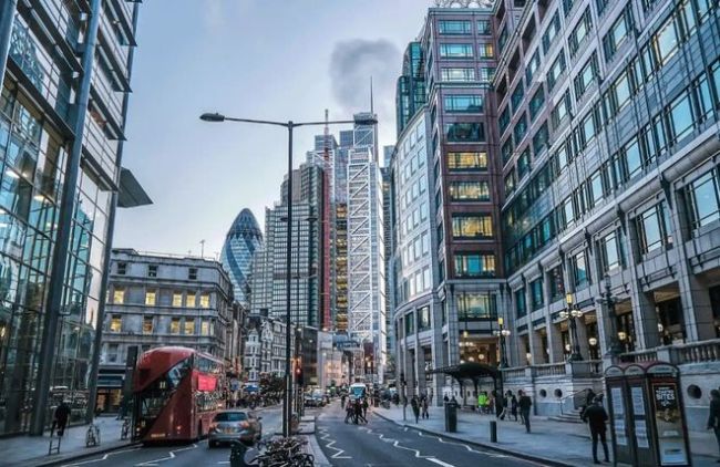 香港教培老师,年薪百万+?