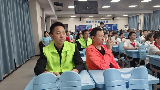 心系教育显担当 桌椅传情伴童行——厦门富桂通捐赠仪式在麟峰小学圆满举行