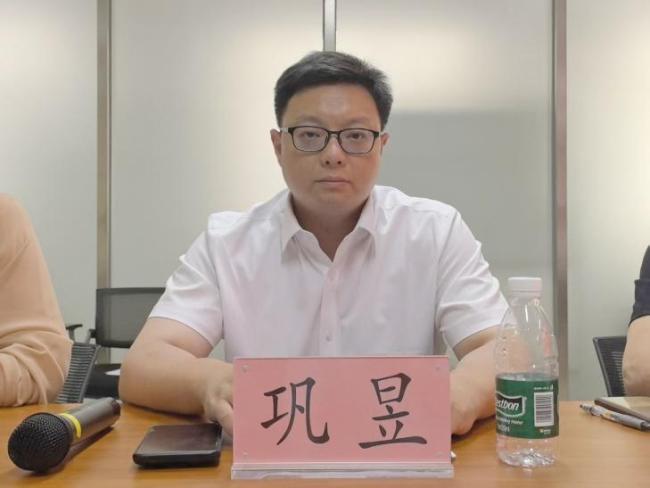 巩昱