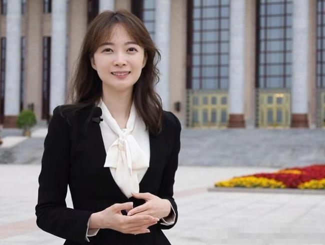 央视不止王冰冰 军事频道的庄晓莹俏皮可爱很甜美