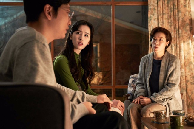 陈都灵《新年前夜》韩国首映 与“韩国欧巴”上演爆笑蜜恋