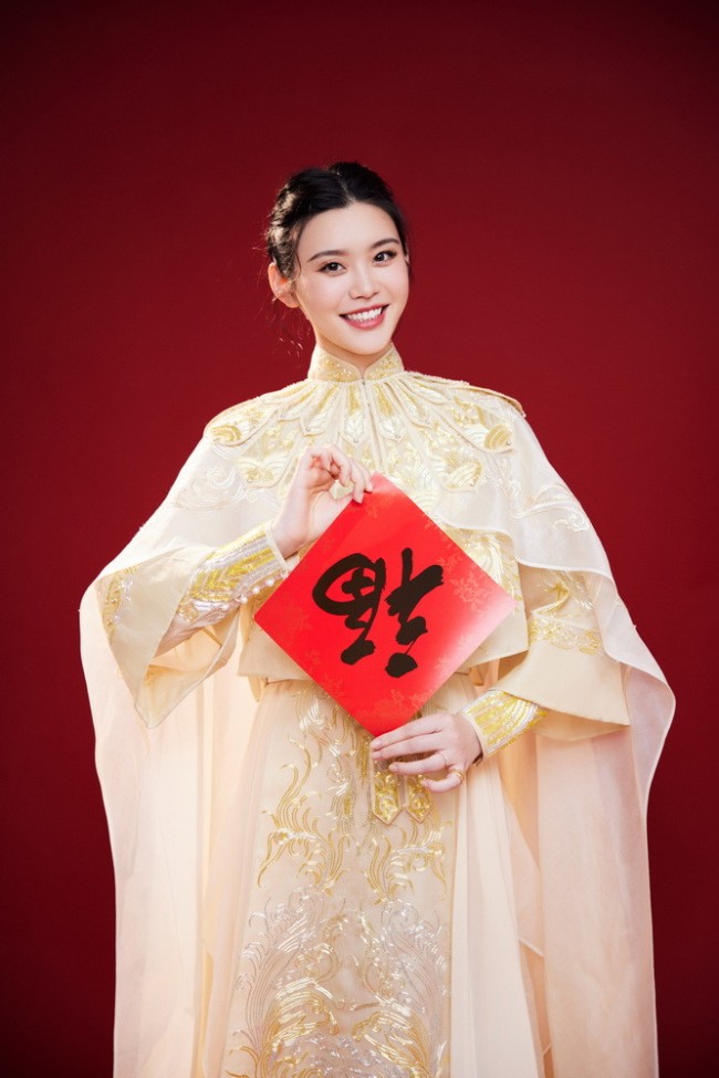 奚梦瑶开启人生新篇章 家庭事业两不误