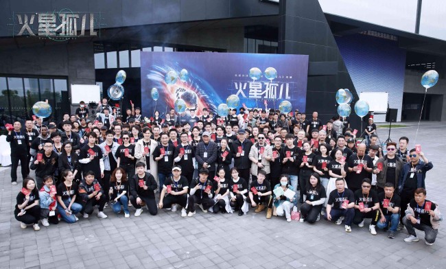 《火星孤儿》开机 费启鸣赵弈钦组队“拯救地球”