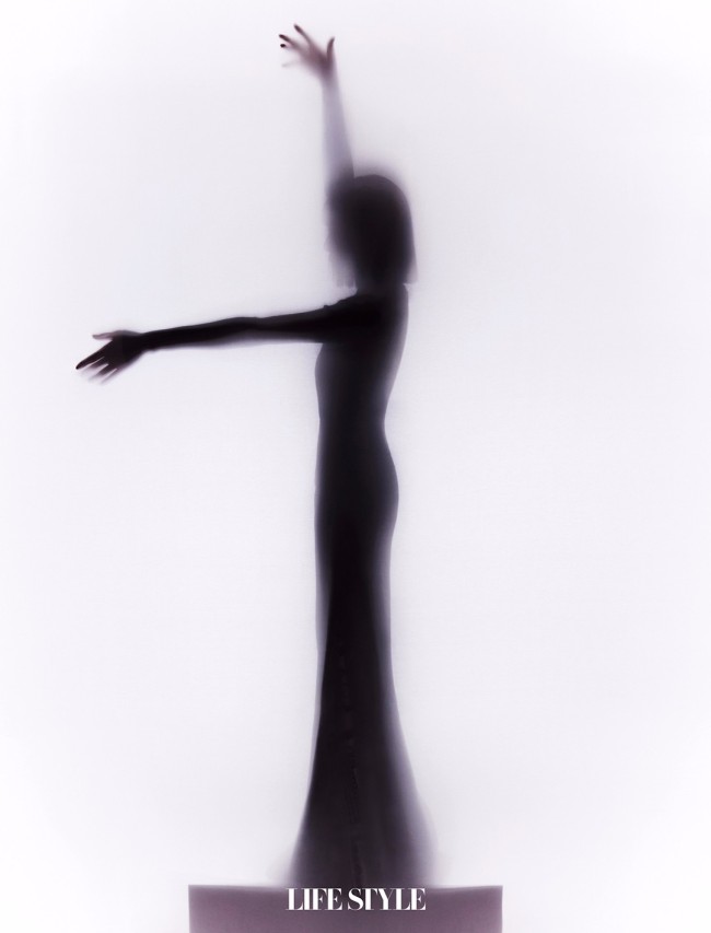 任素汐封面大片曝光：创作要先打动自己