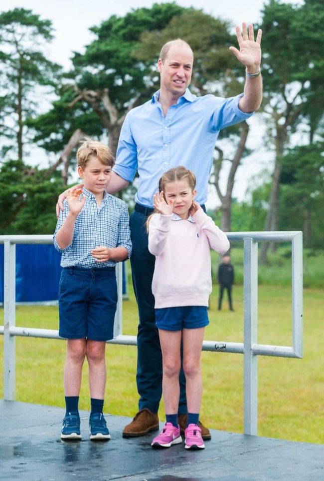 威廉带儿女参与活动 7岁乔治王子身高已到爸爸胸口
