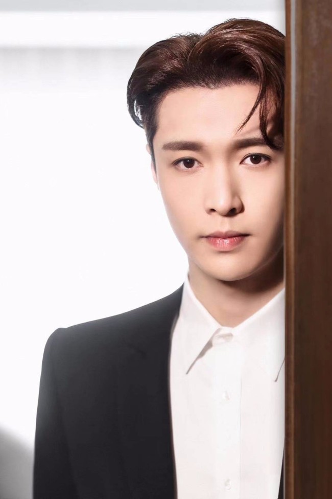 张艺兴登央视百年礼赞晚会 独唱《七子之歌》献礼