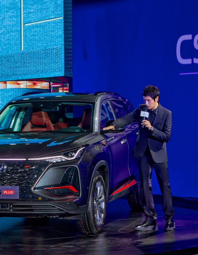 陈坤出席品牌发布会 自我超越不止于前