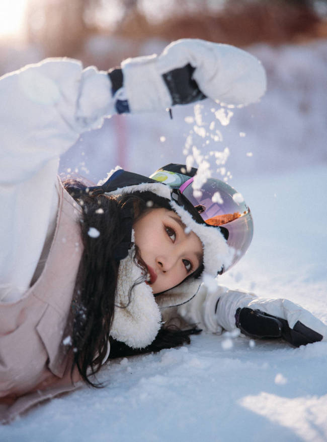 姜贞羽滑雪照片图片