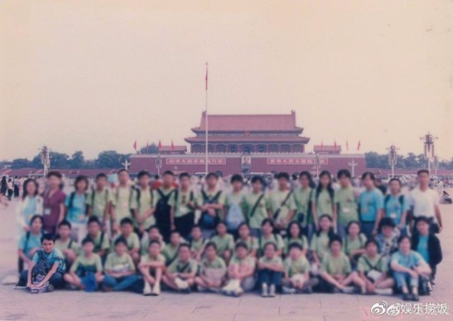 当年就是好少年！王祖蓝晒25年前后天安门游客照