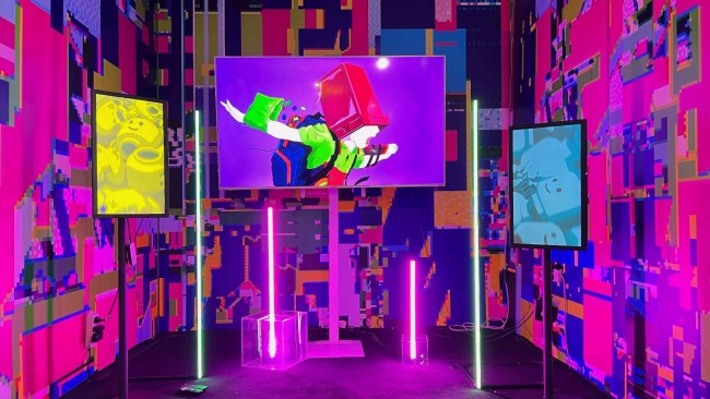 高能动力幻想亮相798艺术区 "靠边走"变身赛博幻境