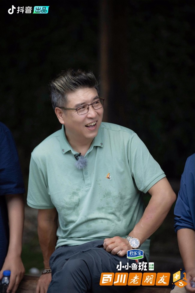 《百川老朋友》录制现场出意外 明星观察员纷纷激动落泪