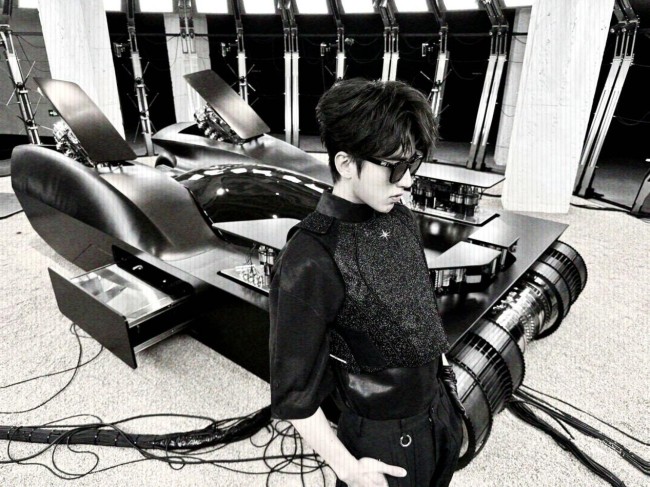 蔡徐坤AllBlack造型化身“特工” 担任主理人携手GM打造限时空间