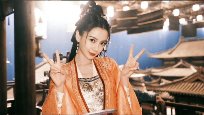杨颖晒新剧杀青花絮照 造型异域汉风完美切换_娱乐频道_中华网