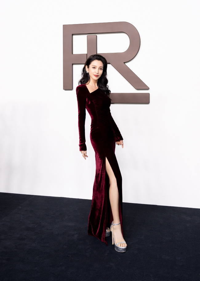 李冰冰穿丝绒红裙秀美腿大方优雅气场全开3