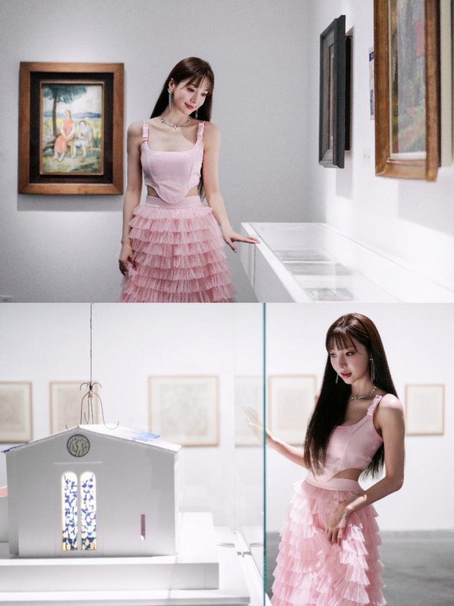 郑雅文写真露出 “黑白天鹅”的极简主义碰撞