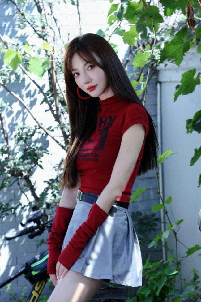 郑雅文写真露出 “黑白天鹅”的极简主义碰撞